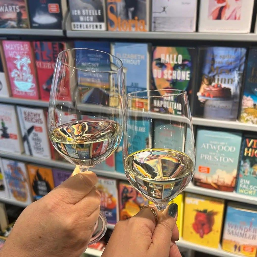 Anstoßen auf die Grinner Bibliothek