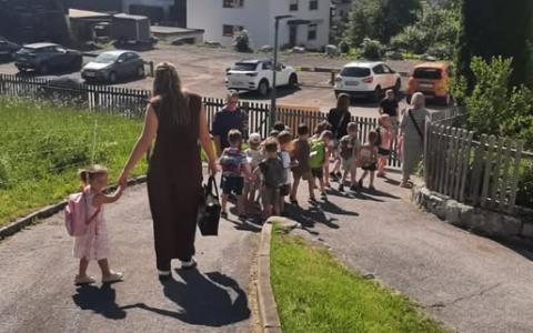 Besuch der Kindergartenkinder in der Grinner Bibliothek